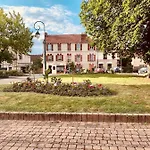 Le Logis Cantilien Lamorlaye-chantilly *